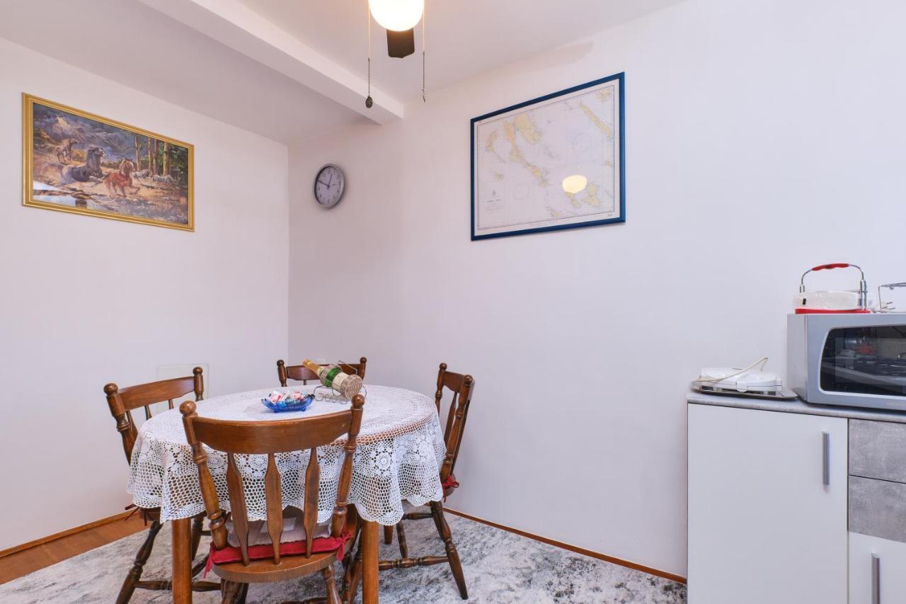 Apartman Ana Mali Losinj Ngoại thất bức ảnh